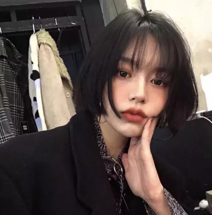 有色彩的女子