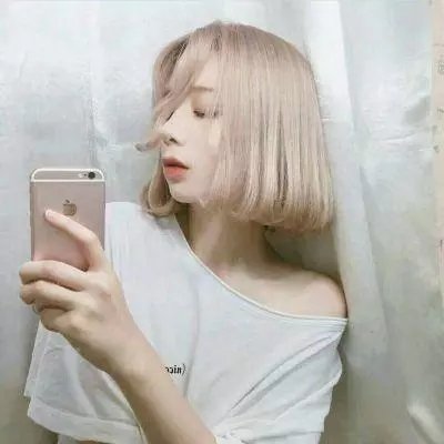 公寓里的两个女人